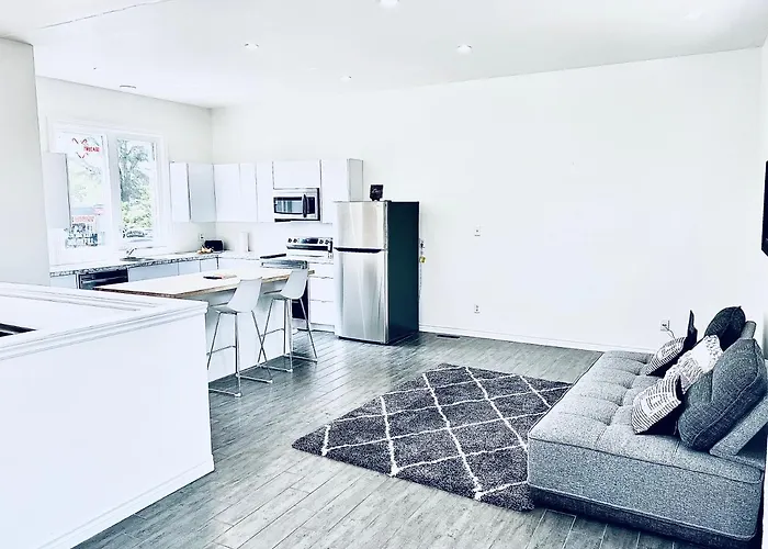 Deluxe Queen Suite