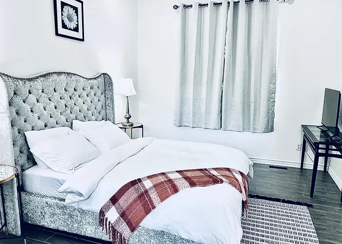 Deluxe Queen Suite