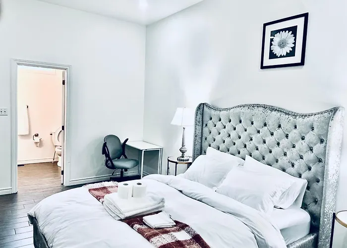Deluxe Queen Suite